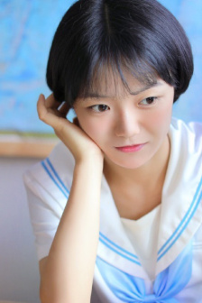 掀开杨幂的裙子扯下内裤